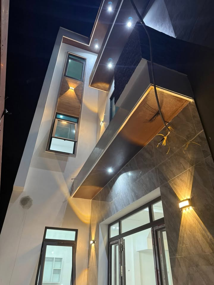 Chính chủ gửi bán 2 căn nhà tại ngõ ngắn đường Giải Phóng