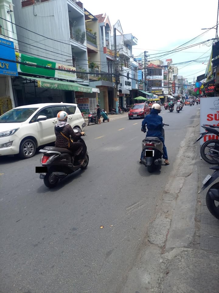 Nhà mặt tiền Lê Độ - Lô góc kẹp kiệt, kinh doanh sầm uất Đà Nẵng