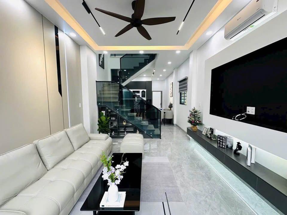 Nhà mới hoàn thiện, hẻm ô tô, gần Big C Go, phường 6, Mỹ Tho, Tiền Giang