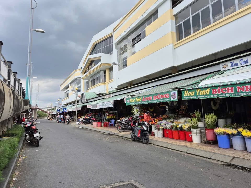 Gia sản Âu Cơ - Nhà mặt tiền, vị trí đắc địa, nội thất sang trọng