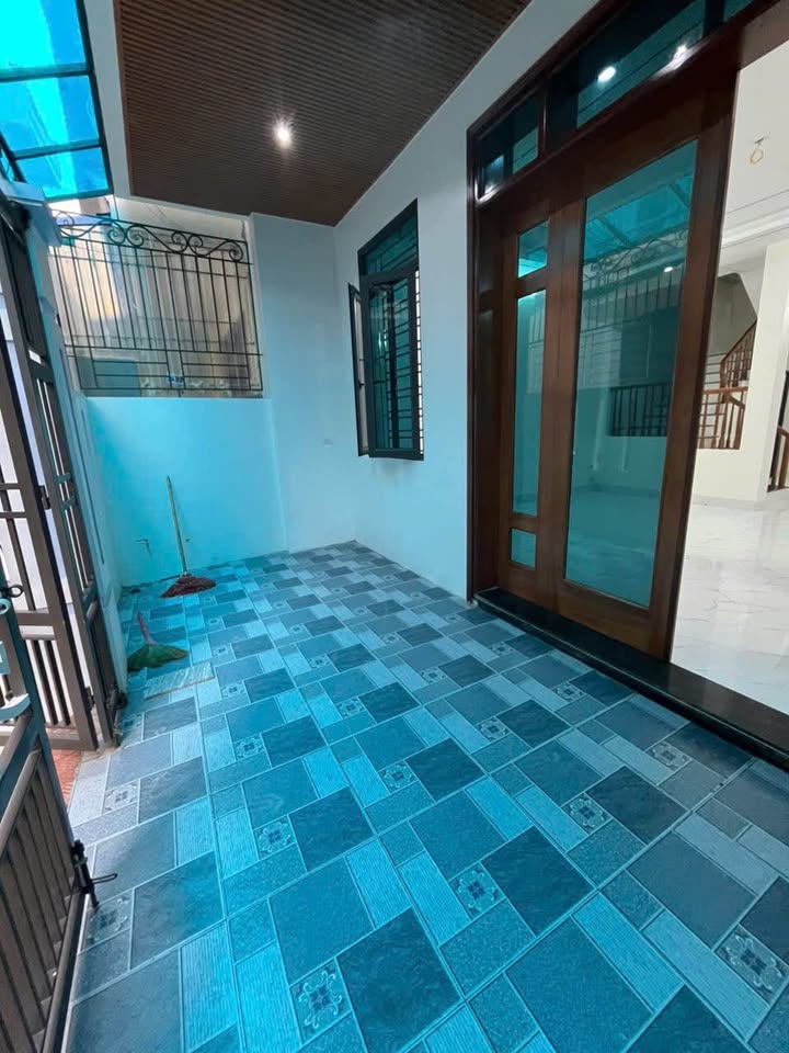 Nhà 3.5 tầng mới xây, oto vào tận cửa, có bãi đỗ chục chiếc, chỉ 3.6 tỷ