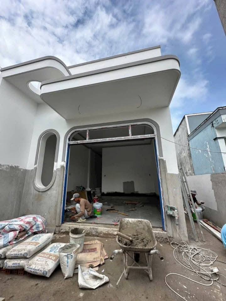 Nhà mới tinh, hẻm xe hơi xịn xò, giá iu thương