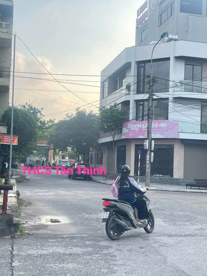 Bán nhà 103m2 mặt tiền 5,3m, 3 mặt thoáng, có dòng tiền 10 triệu/tháng