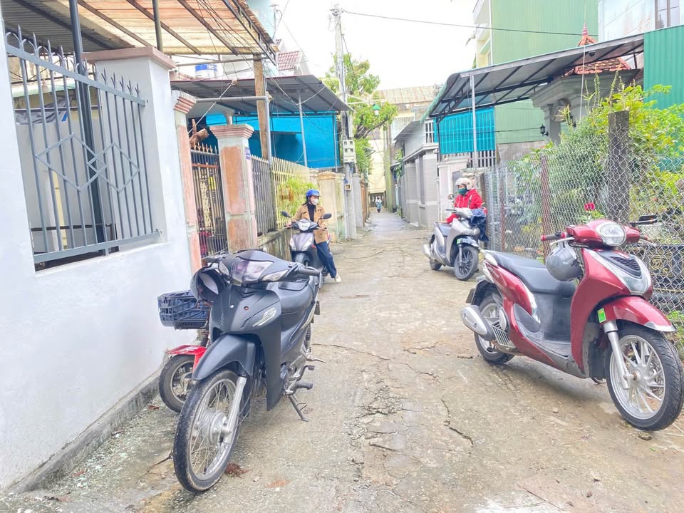 Bán nhà 5m x 23m, 2 mặt tiền, hướng Nam, gần vòng xoay Sơn Tịnh, Quảng Ngãi