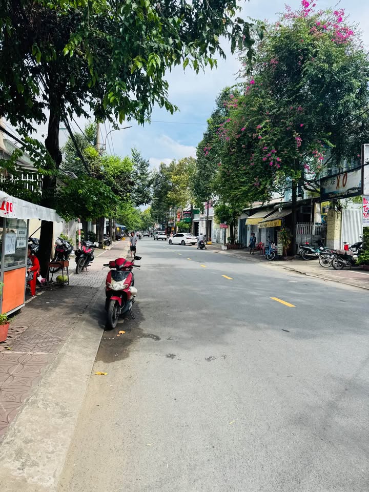 Cho thuê mặt bằng xưa cũ trên phố Phan Đình Phùng