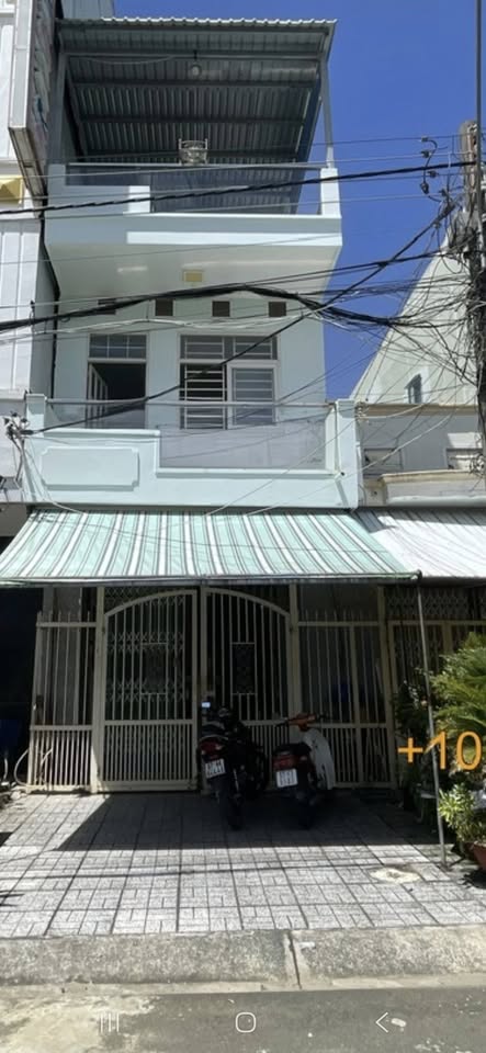 Bán nhà 1 trệt 2 lầu, 4x14m, gần trung tâm Long Xuyên