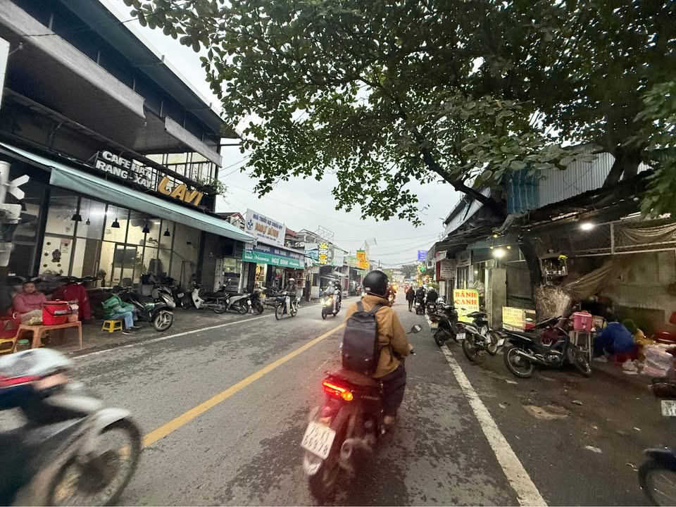 Nhà 40m2 3.5m ngang, 870 triệu - Vị trí 'vàng' gần chợ, xe hơi đậu cửa