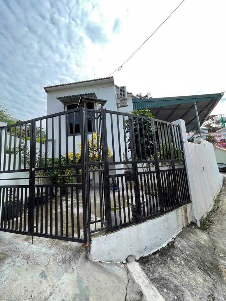 Nhà cấp 4 xinh xắn, đất rộng thoáng, trung tâm Hạ Long