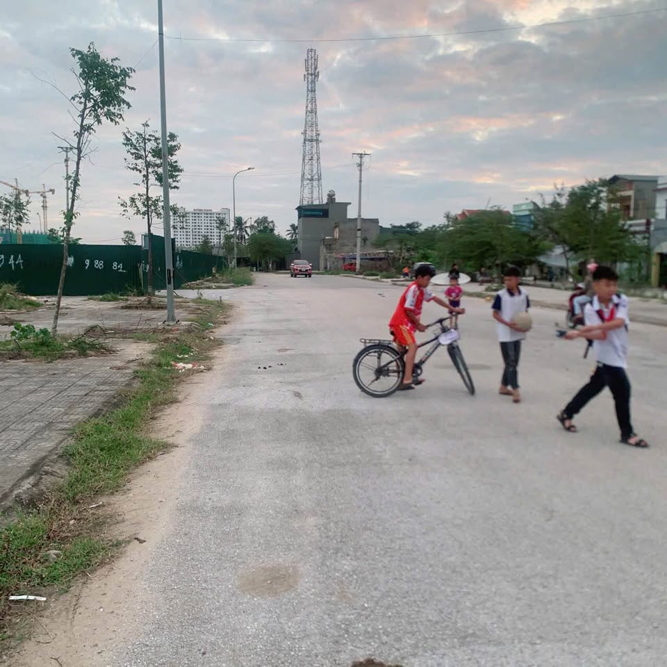 Bùng nổ đất nền Quảng Thành, lô duy nhất hướng Tây Bắc, mặt tiền 5m, giá cực hợp lý