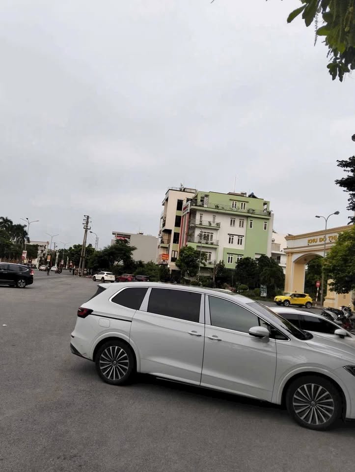 Nhà 4 tầng độc lập, gara ô tô trong nhà, giá 2 tỷ - tuyến 2 Nguyễn Lương Bằng