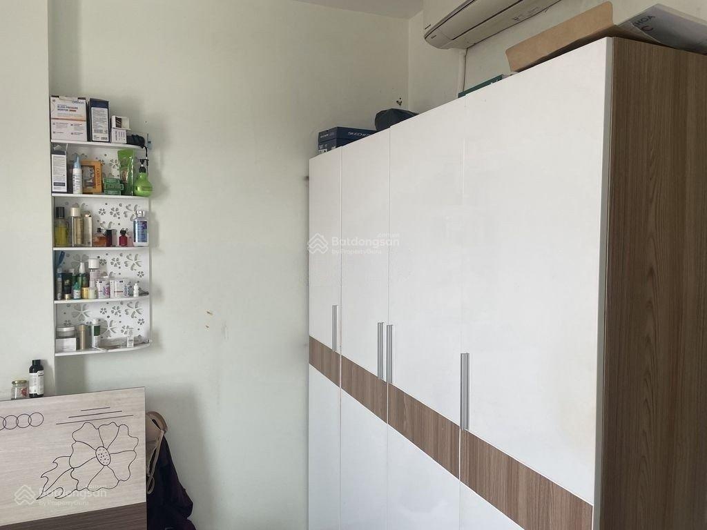 Tôi cần bán gấp CHCC Res 11 Q 11, CH lầu cao 75m2 2PN2WC để lại NT đúng giá 5,2 tỷ LH: 0944904190