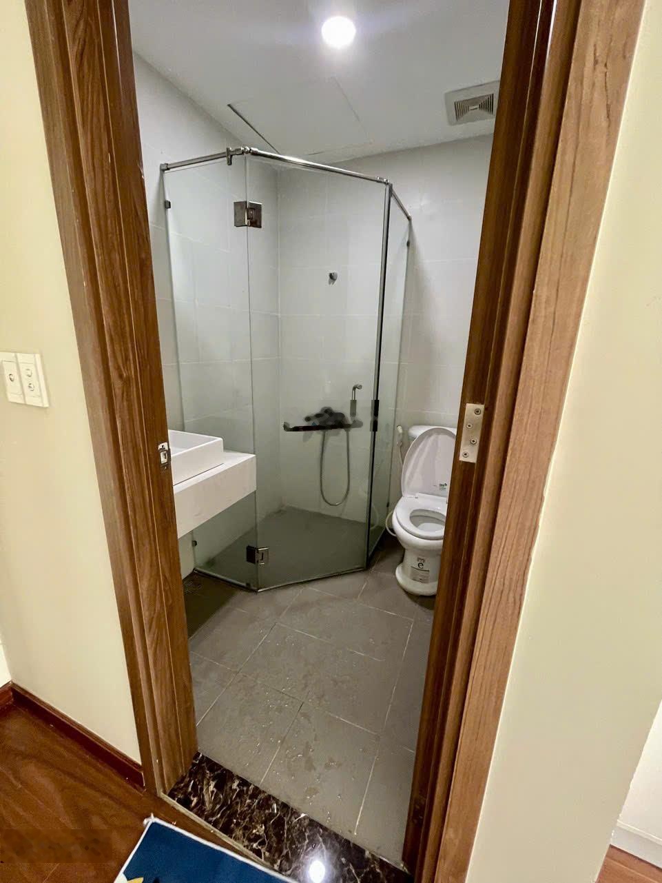 Cho thuê căn hộ chung cư Goldora Plaza, giá ưu đãi 11 triệu, 68m2, 2PN, 2WC