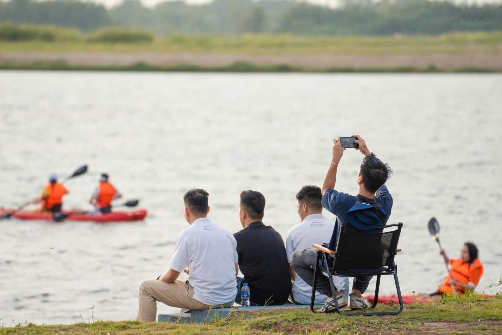 The Pearl - Làng của các Chủ Tịch