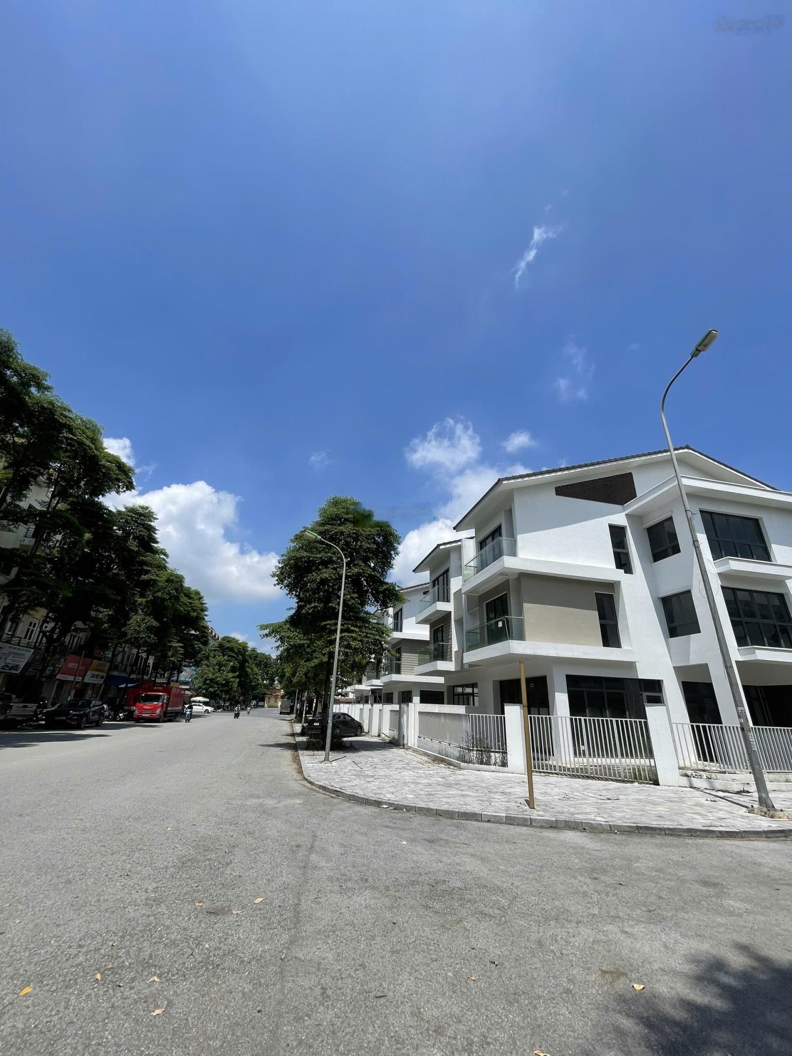 Pháp lí cao nhất trong BĐS, 105m2 đất đấu giá Yên Nghĩa lô góc 2 thoáng, phân lô vỉa hè, giá đầu tư