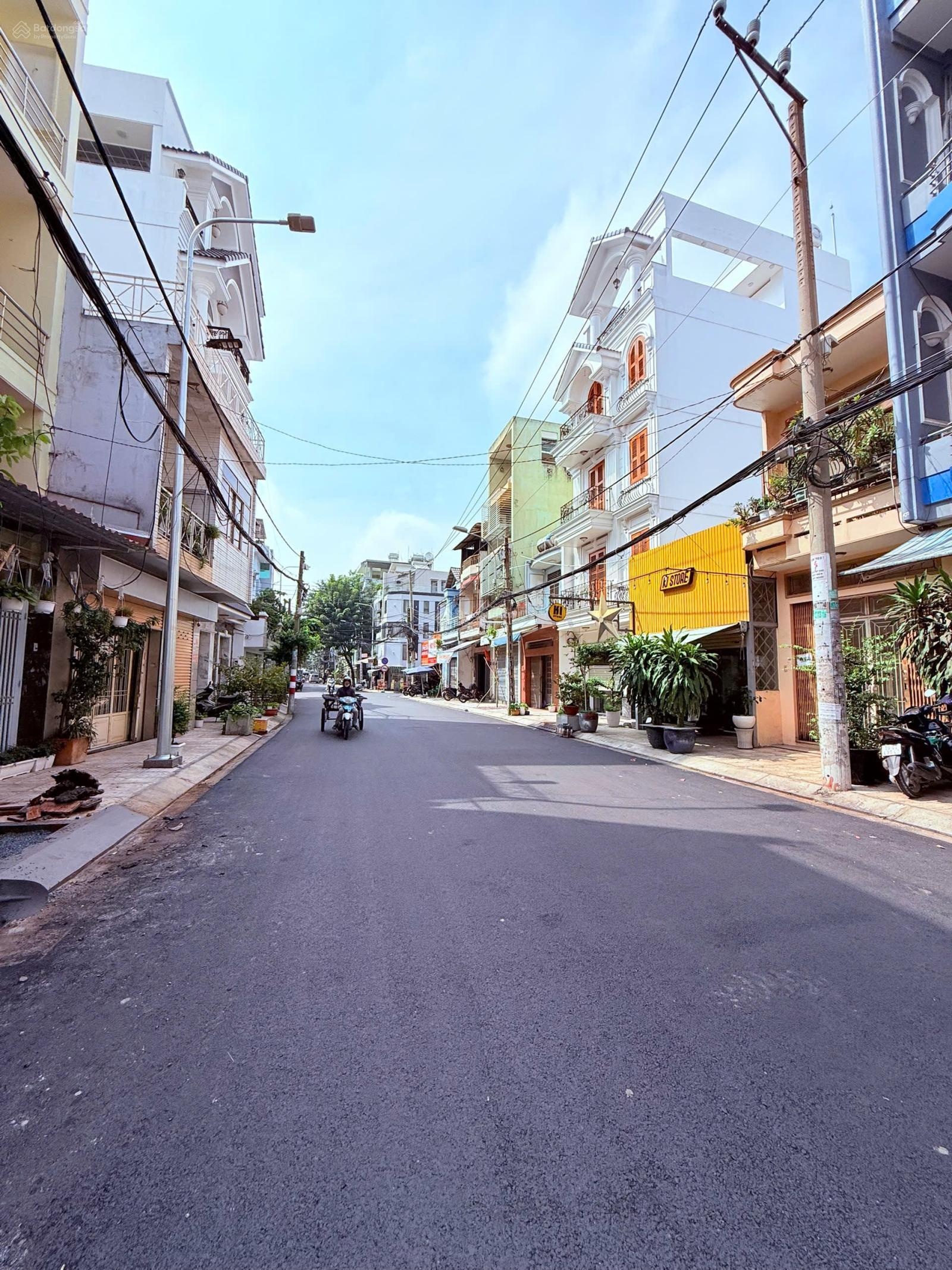 Bán : nhà vị trí : mặt tiền Nguyễn hậu Tân Phú diện tích: 4 x 13m 1 trệt 3 lầu. 10.6 tỷ Tl