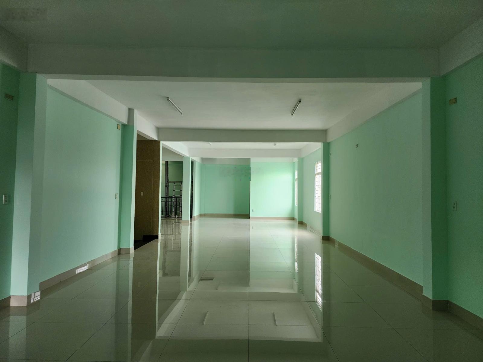 Bán nhà 3 tầng mặt tiền đường Tôn Đức Thắng, diện tích 300m2, hướng Nam