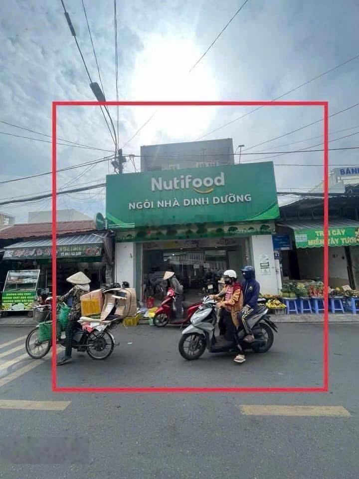 Bán nhà (8x20m) 160m2 gần bệnh viện sát bên chợ Bờ Đất Mới đang cho thuê 25 triệu giá 890 triệu