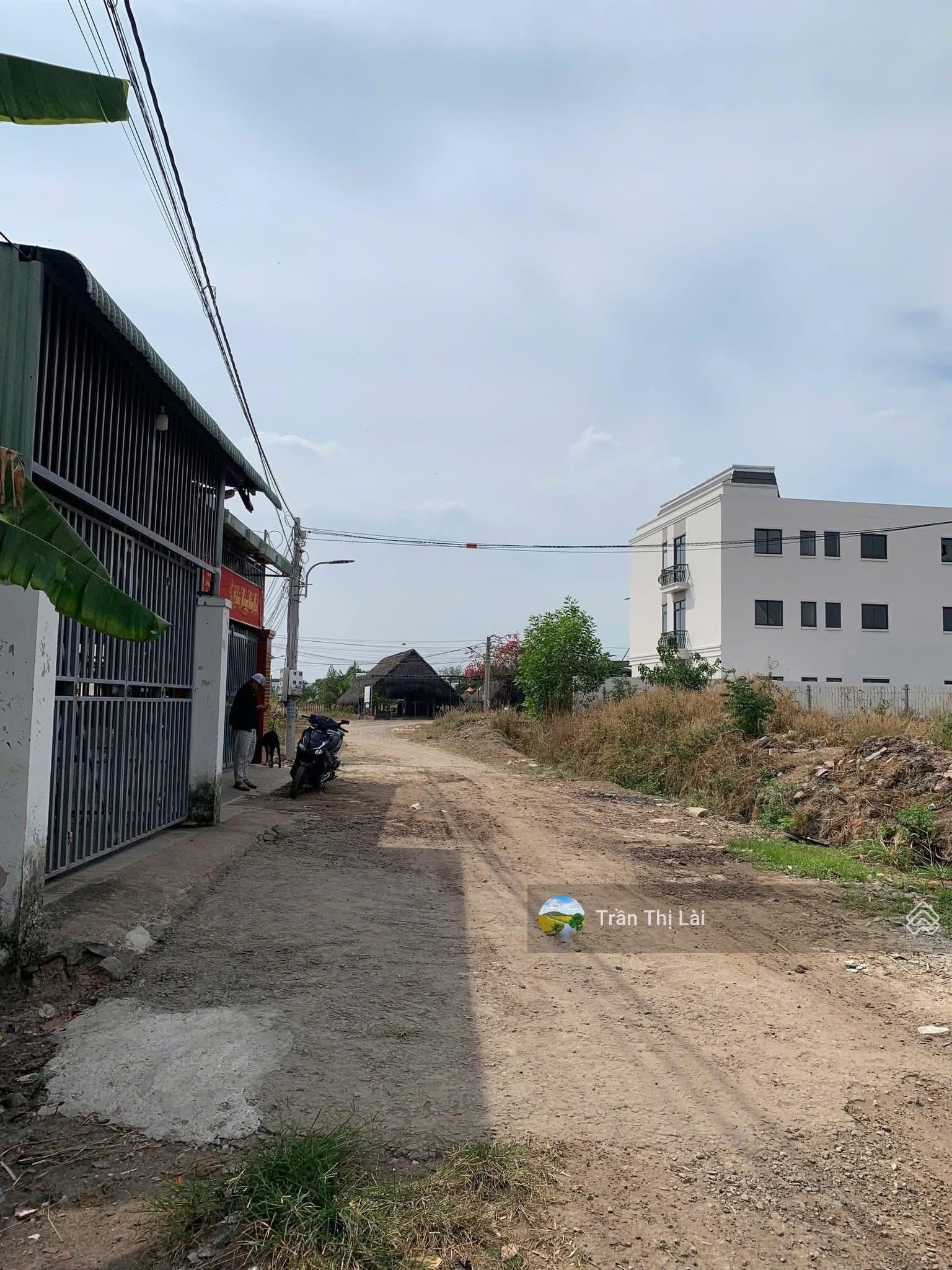 Chủ bán gấp dãy TRỌ 1kiot + 5p Trừ Văn Thố DT180m2 qua QL13 500m cho thuê 8tr/1th có thổ cư 100m2