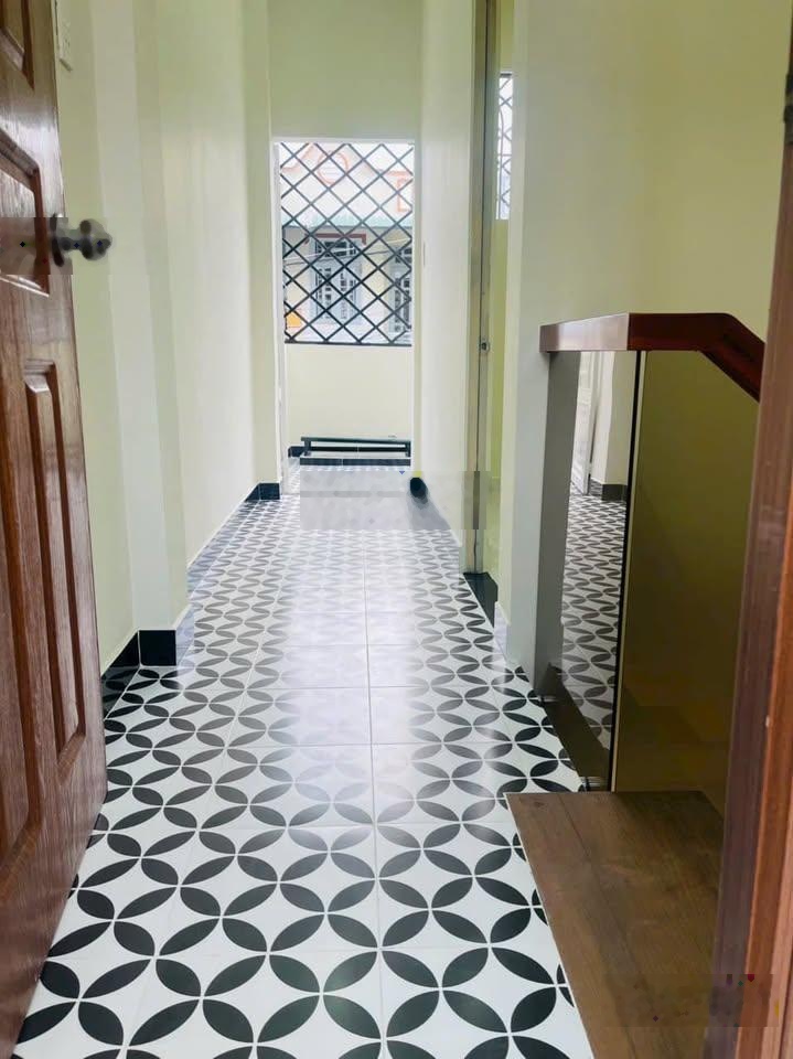 CHỦ NGỘP, nhà mới 1 trệt 1 lầu 2PN 2WC DT 79m2 tại Bà Điểm, Hóc Môn. Giá 2 tỷ 8