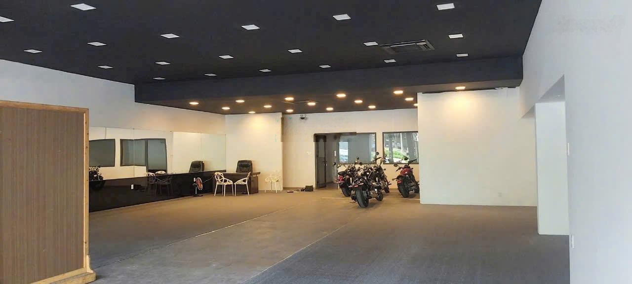 Cho thuê nhà mặt tiền đường Trần Quang Diệu, Phường 12, Quận 3