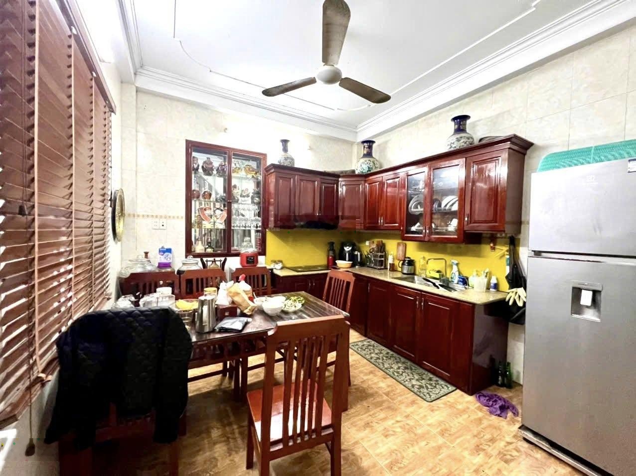 Đẹp tuyệt nhà Trần Quốc Vượng. Ngõ thông, thoáng sáng, ba gác tránh, ra phố vài bước, nhà KCBT,52m2