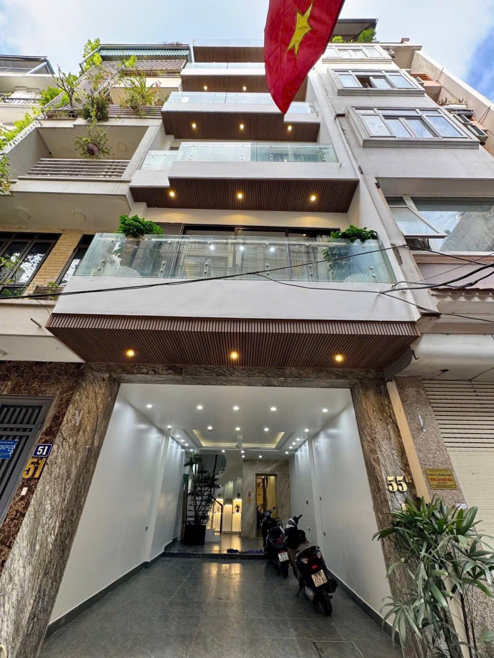 Bán nhà 7 tầng full nội thất, ô tô đỗ cửa tại Hoàng Mai