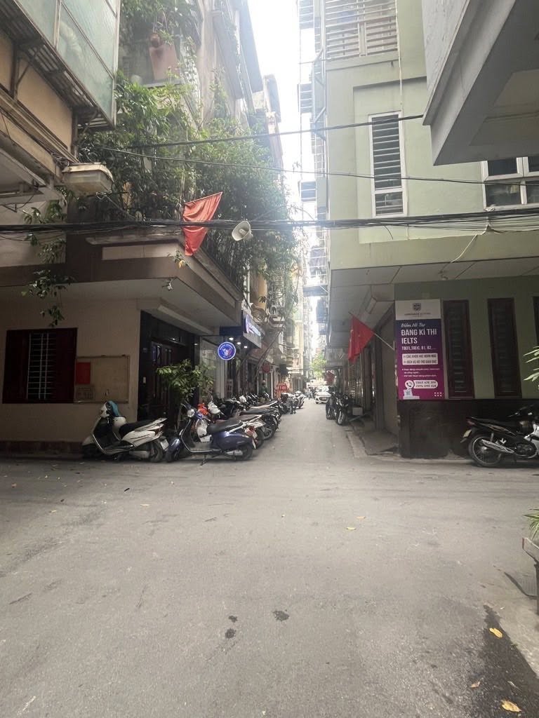 Nhà Trần Quốc Hoàn - Ô tô tránh, vỉa hè rộng, kinh doanh đỉnh, chỉ 19 tỷ