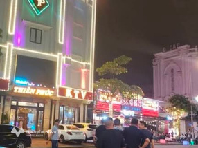 Siêu phẩm mặt tiền đường 24 Phượng Mao, kinh doanh bất chấp