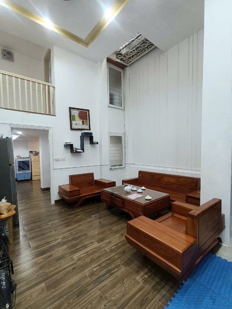 Nhà 2 tầng 3 ngủ hơn 2 tỷ khu Giải Phóng, Hà Nội, sổ đỏ sẵn sàng