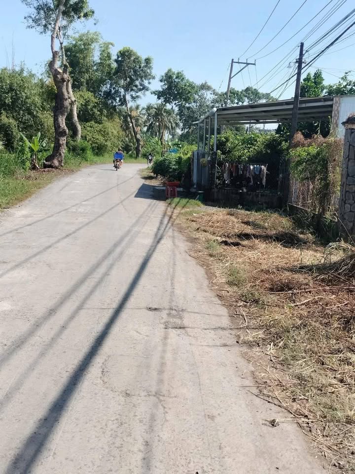 Đất vàng Gò Công Tây mặt tiền sông, nền sẵn, giá hời 600 triệu