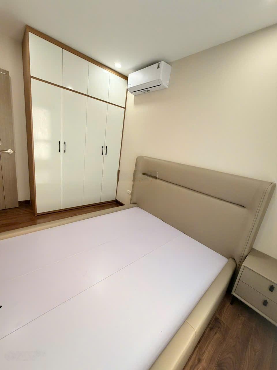 Bán căn hộ chung cư tòa B6A KĐT Nam Trung Yên, Cầu Giấy. 56m2 2pn 2vs, full đồ ,5.35 tỷ. 0983237984