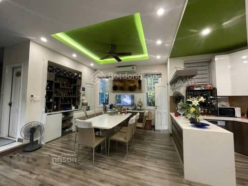 Bán biệt thự ngọc thuỵ độc bản tuyệt đẹp - bể cá koi - hồ tự nhiên