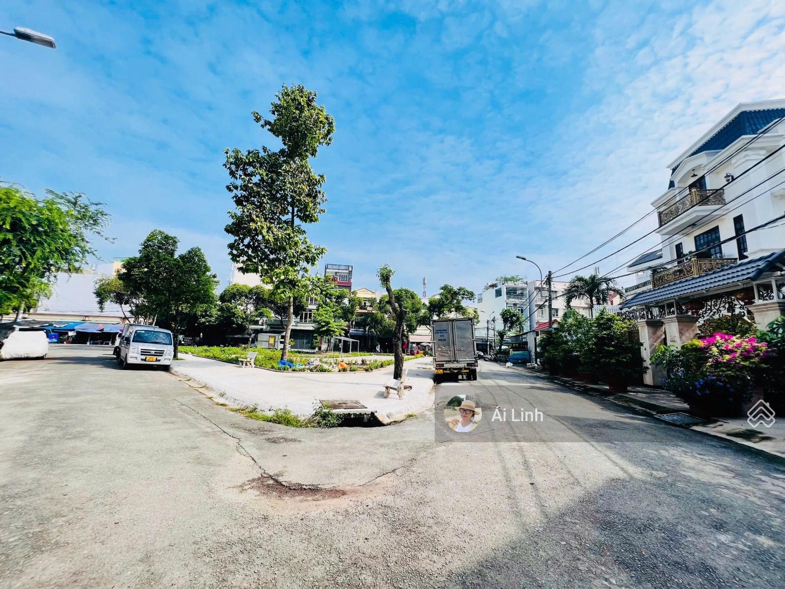 Hót- Khuôn đất đẹp 246m2 (12x20) đường nhựa thông gần Hoàng Diệu 2-chợ Linh Trung view công viên