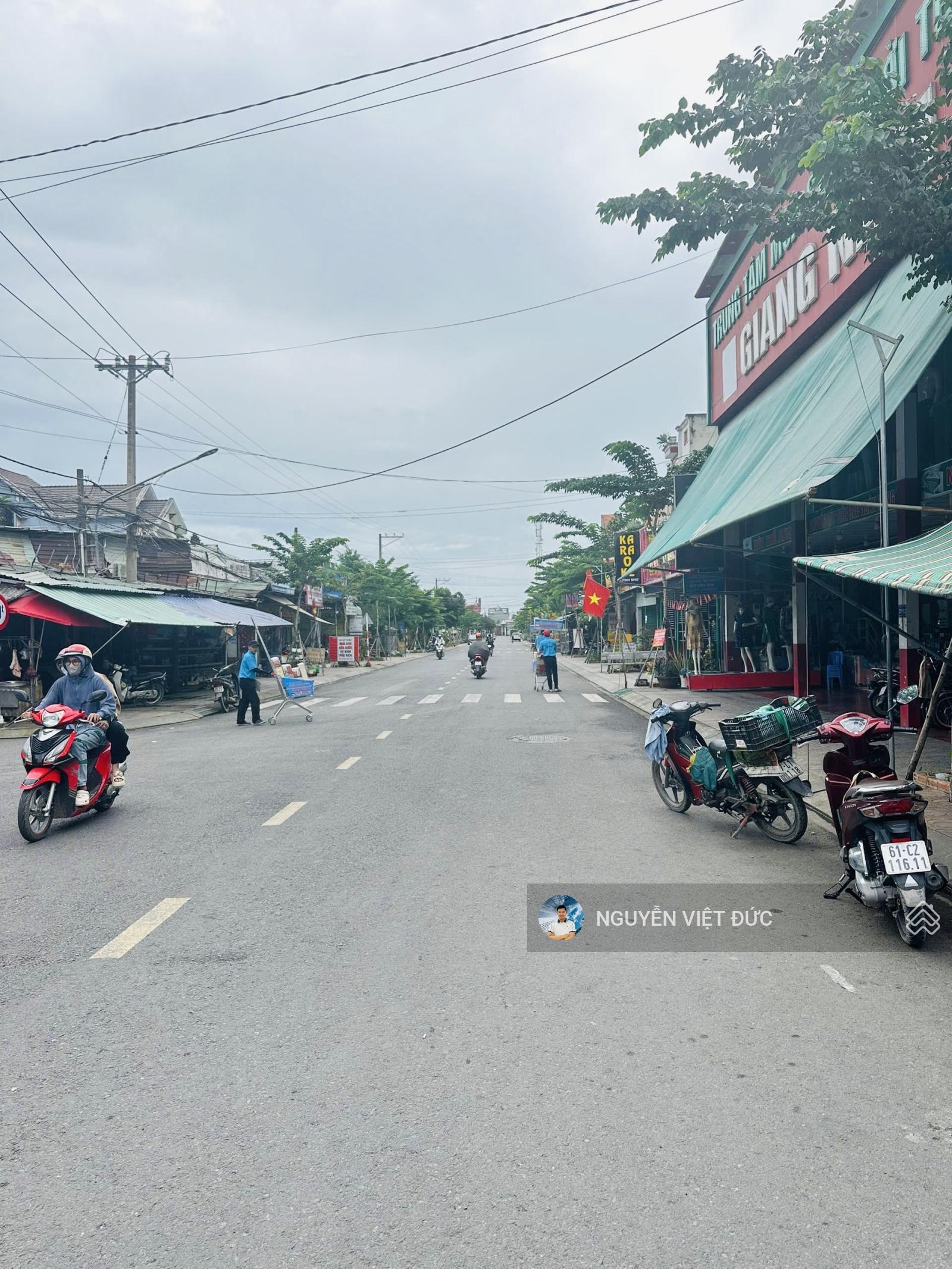 Bán gấp 405m2 đất tặng kiot đang cho thuê 40tr mặt tiền chợ Thông Dụng đối diện cổng KCN VSIP 1