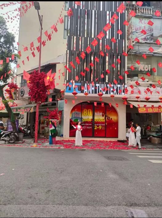 Bán lợi thế mặt phố Hàng Điếu, Hoàn Kiếm