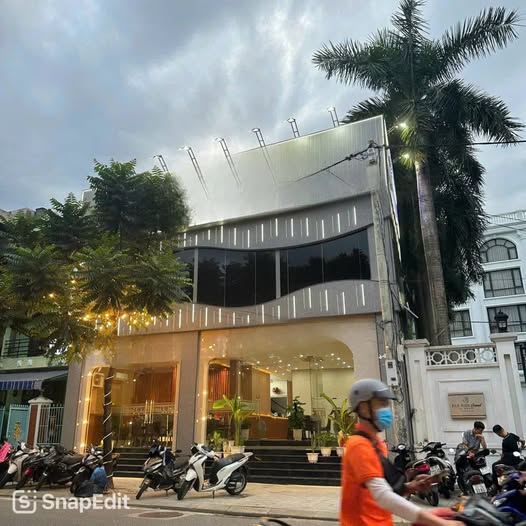 Cho thuê nhà 2 tầng mặt tiền Điện Biên Phủ, Huế, ngang 12m, 216m², 50 triệu/tháng