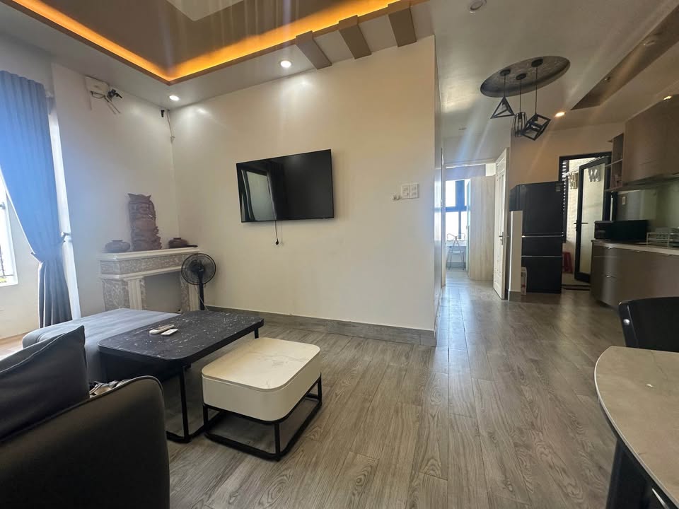 Căn hộ Manor Crown tầng 16 2 phòng ngủ, view thành phố, sẵn đồ, chỉ 8 triệu/tháng