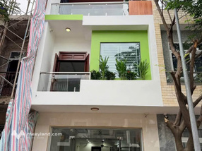 Nhà 1 trệt 2 lầu mặt tiền trục chính khu dân cư Thắng Lợi, gần Vincom Dĩ An