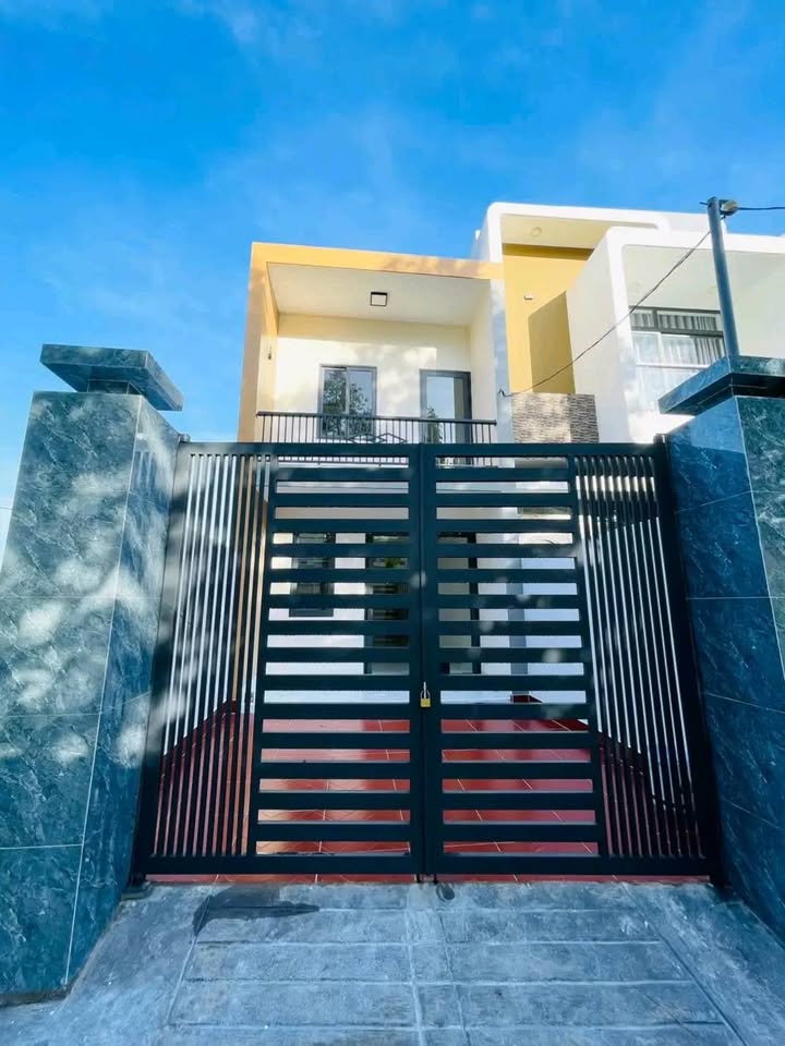 Căn nhà xây mới toanh, tọa lạc tại hẻm 64 Nguyễn Minh Đường, Phường 4