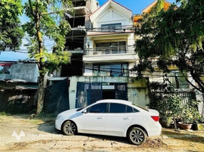 Nhà 5 tầng mặt phố Tây Hồ view hồ, kinh doanh sầm uất, giá hời