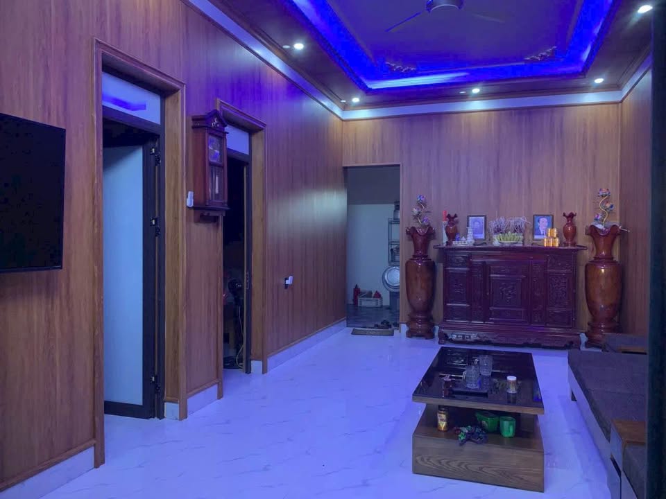 Nhà Tân Phong, 110m2, giá 1.85 tỷ, sổ đẹp vuông vức, xách vali vào ở ngay