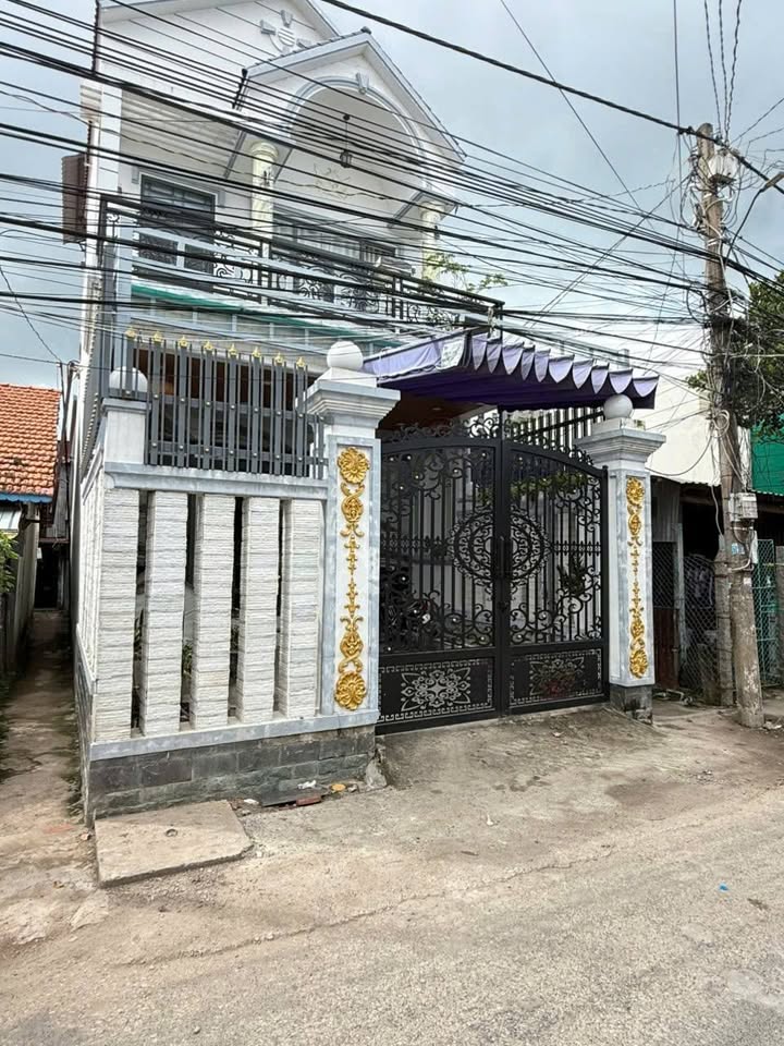 Nhà 1 trệt 2 lầu mặt tiền Bùi Văn Danh, tặng full nội thất