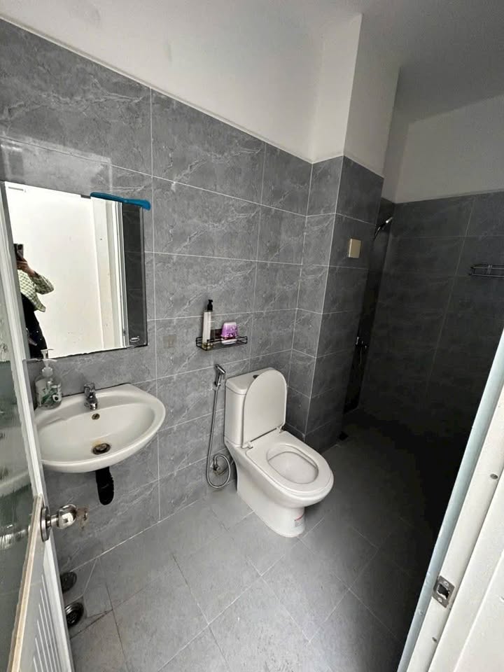 Cho thuê nhà hẻm ô tô gần chợ Vĩnh Hải, Nha Trang