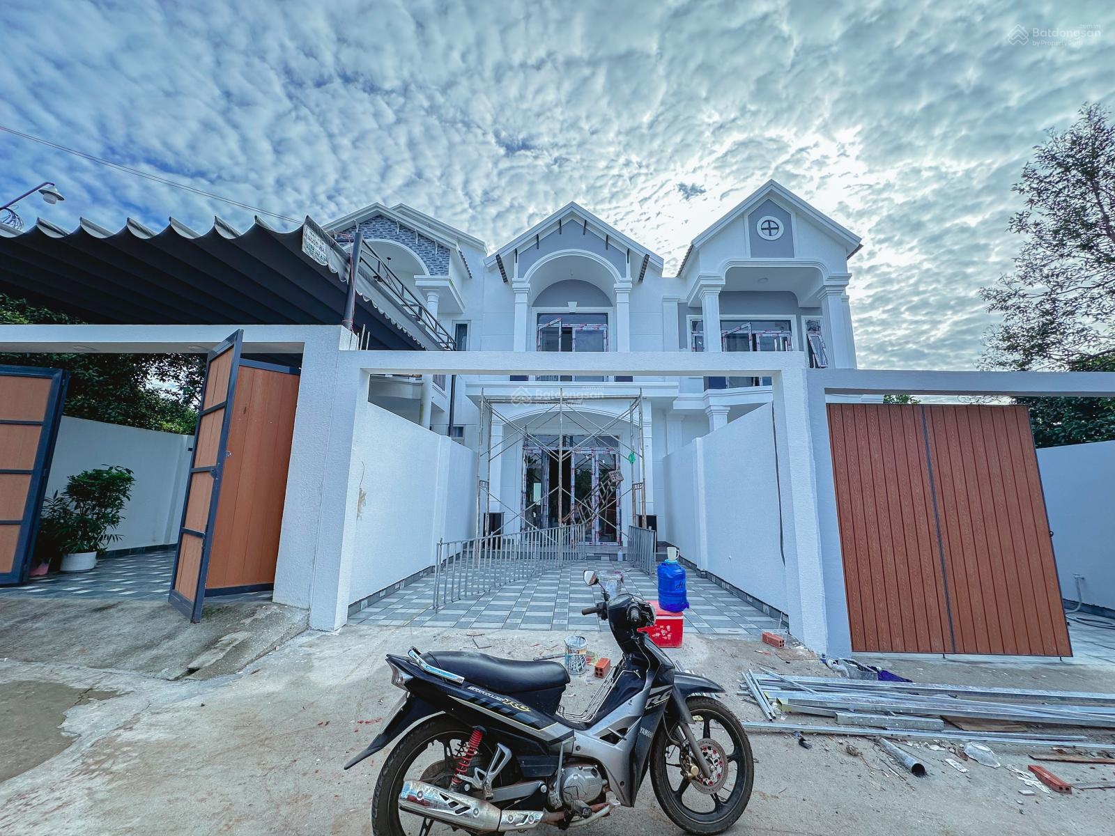 Ngay khu tái định cư gần trường Trương Vĩnh Ký & chợ Long Khánh. Diện tích: 5m x 20m