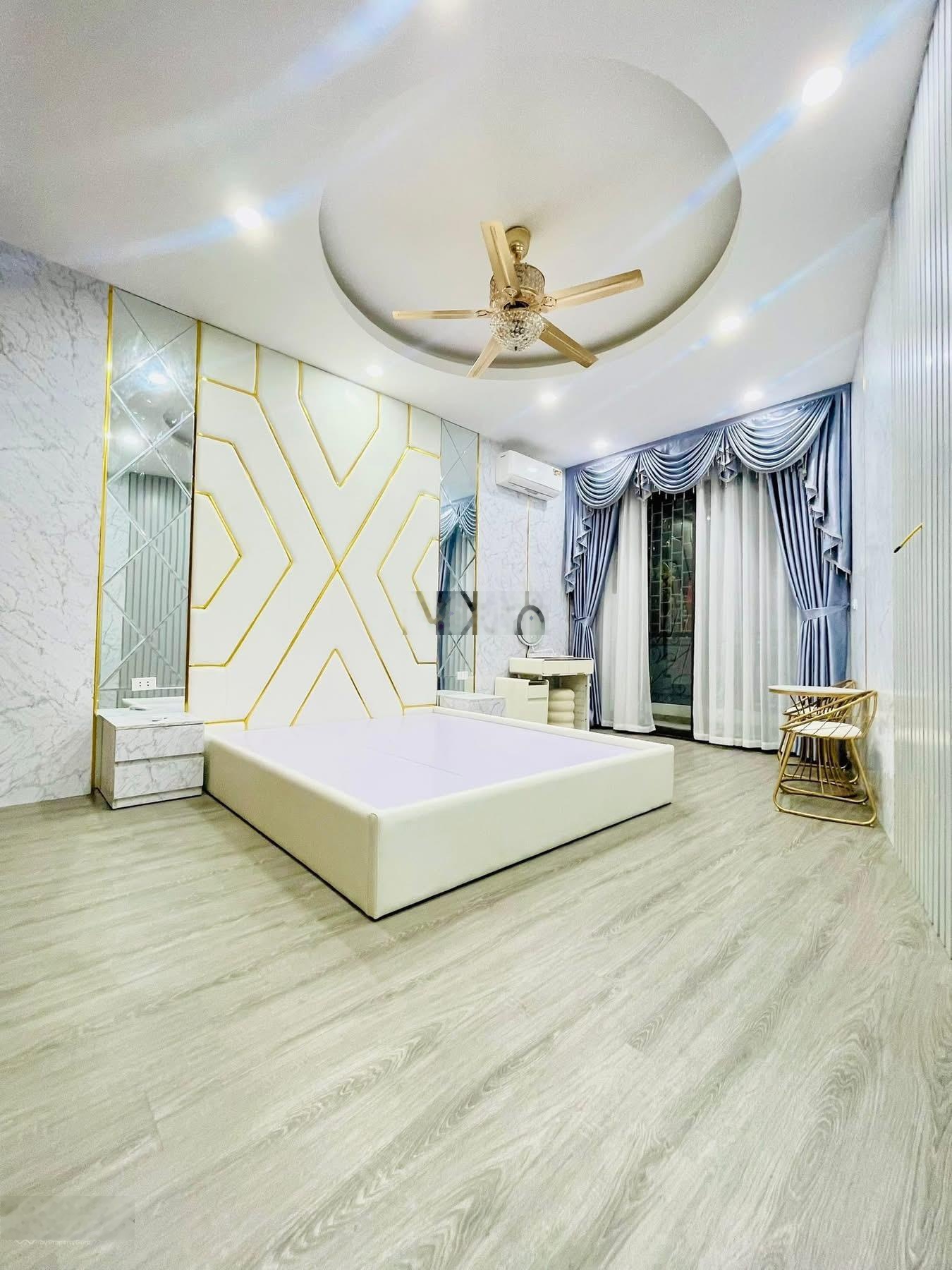 Bán nhà Khương Trung, 15m ra oto, ngõ ba gác tránh, cực gần phố, 38m sổ, 4T