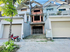 Nhà 4 tầng Phú Mỹ Thượng, kinh doanh sầm uất, giá hời như đất