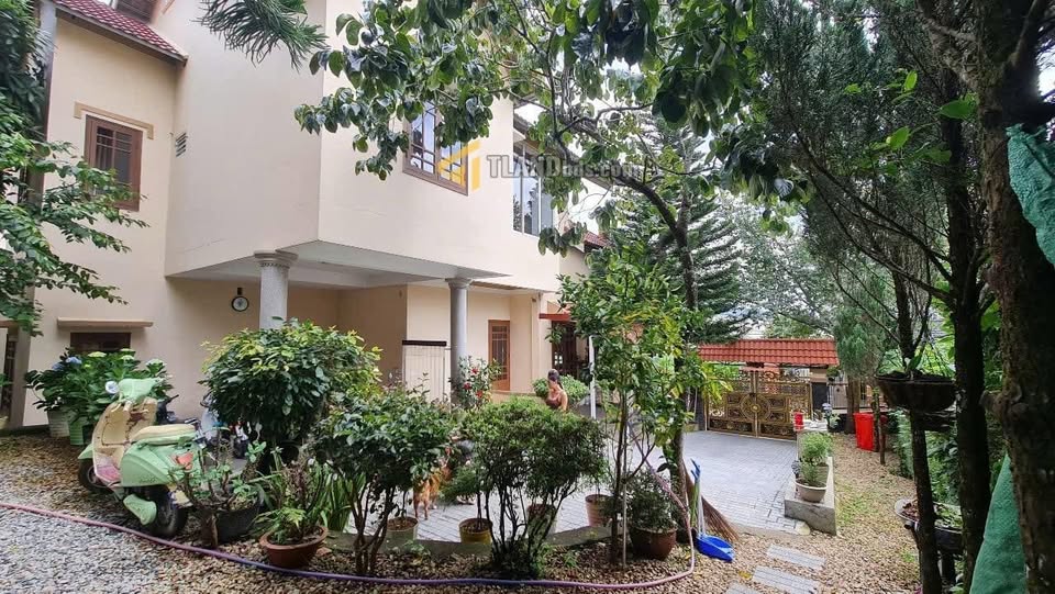 Nhà Đà Lạt 490m2, 2 tầng 4 ngủ, sổ riêng, giá 18,5 tỷ