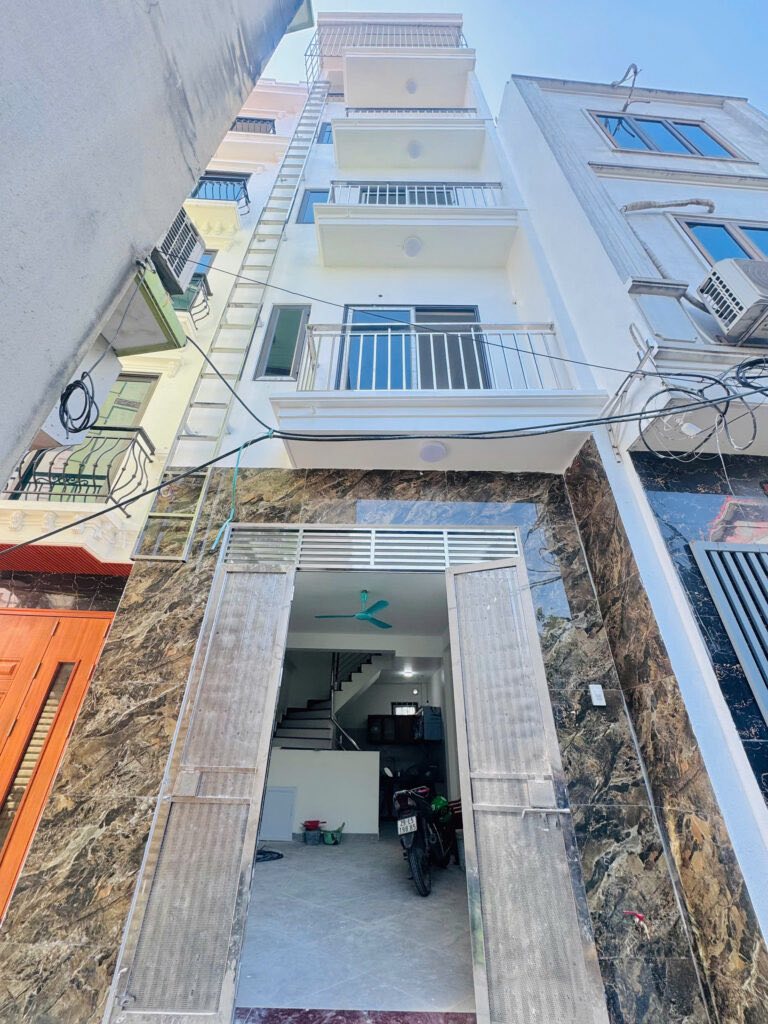 Góc an cư lý tưởng tại Di Trạch, ngôi nhà 5 tầng đầy ánh sáng