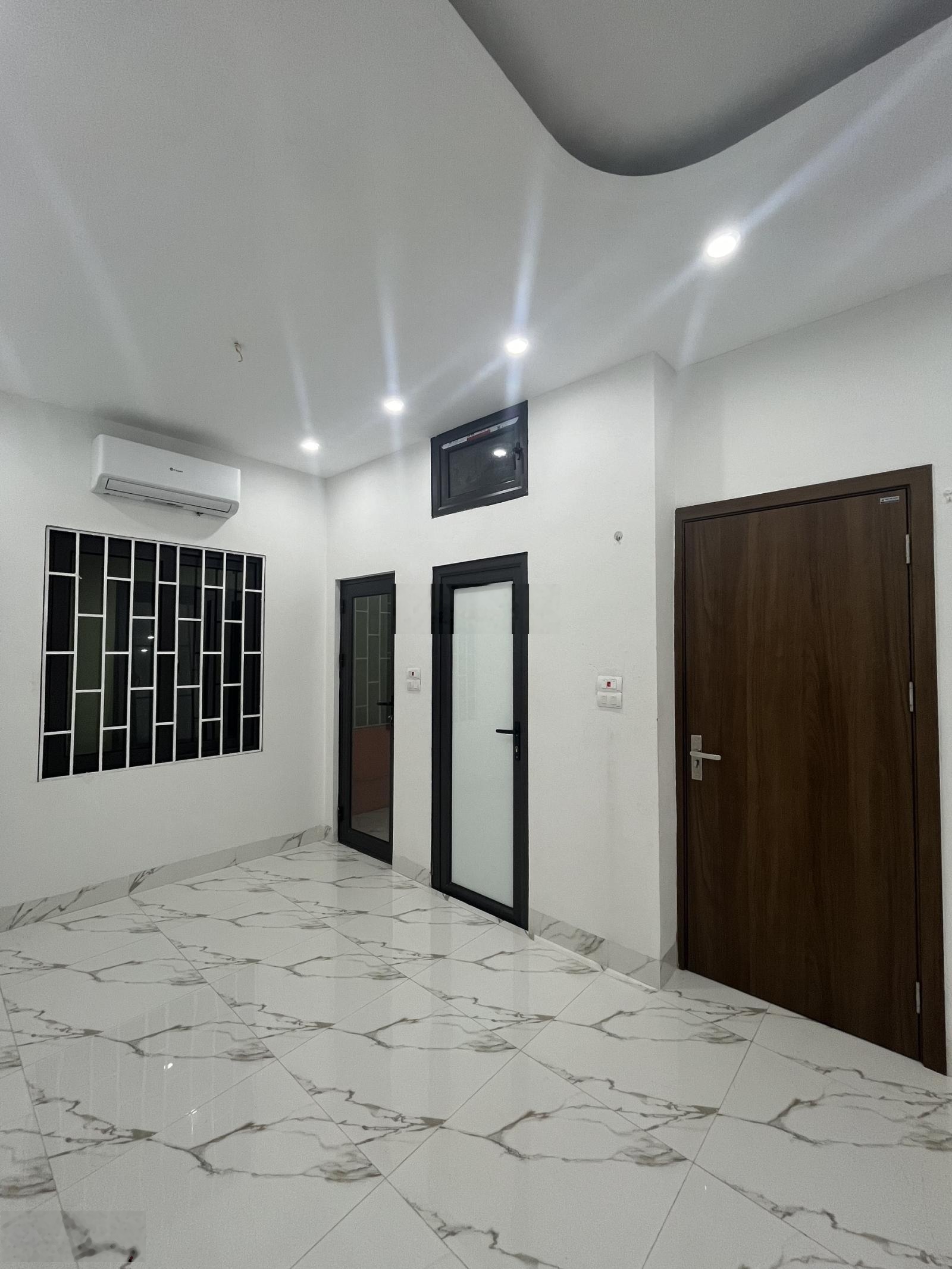 Cho thuê nhà nguyên căn 4 tầng ngõ 78 Võ Chí Công (33 Lạc Long Quân) - 11,5 triệu / tháng