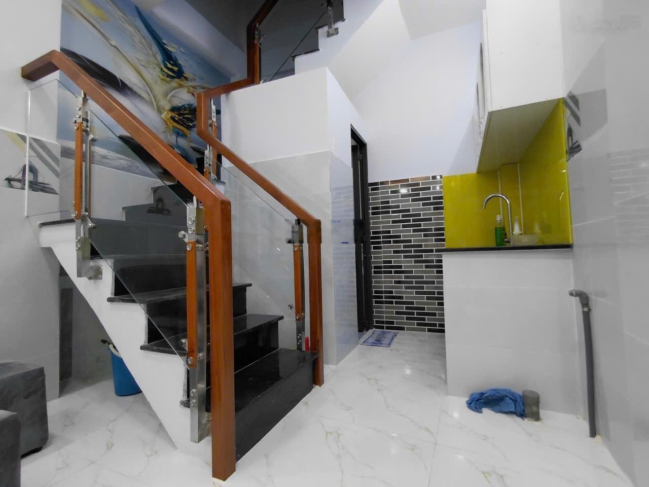 Bán nhà Âu Cơ Tân Bình 3tầng 3PN sổ vuông A4 - giá 3,8 tỷ